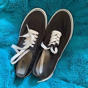 Mossimo black tennis shoes